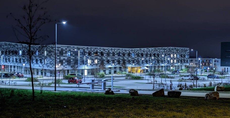 Vue de nuit de l'Hôpital privé Dijon Bourgogne, accessible en TAXI ou VTC Allo!Taxi'Cab