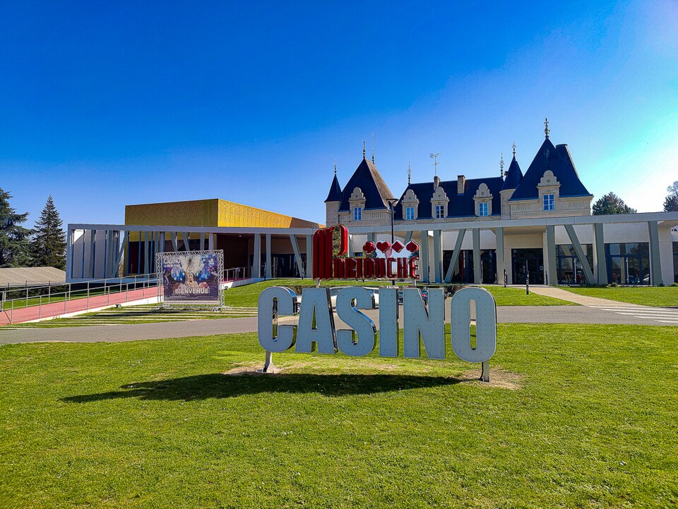 Vue du Casino de la Roche Posay, accessible en TAXI ou VTC Allo!Taxi'Cab
