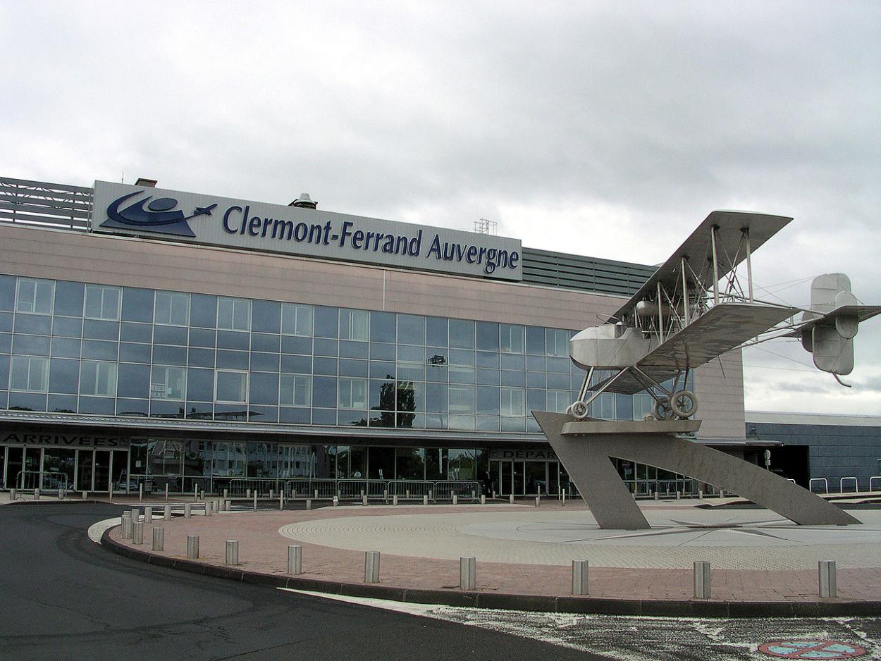 Photo de l'aéroport de Clermont-Ferrand Auvergne, accessible en TAXI ou VTC Allo!Taxi'Cab