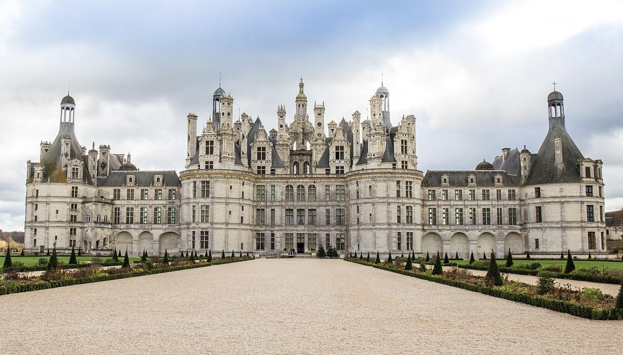 Vue face Nord du Château de Chambord, accessible en TAXI ou VTC Allo!Taxi'Cab