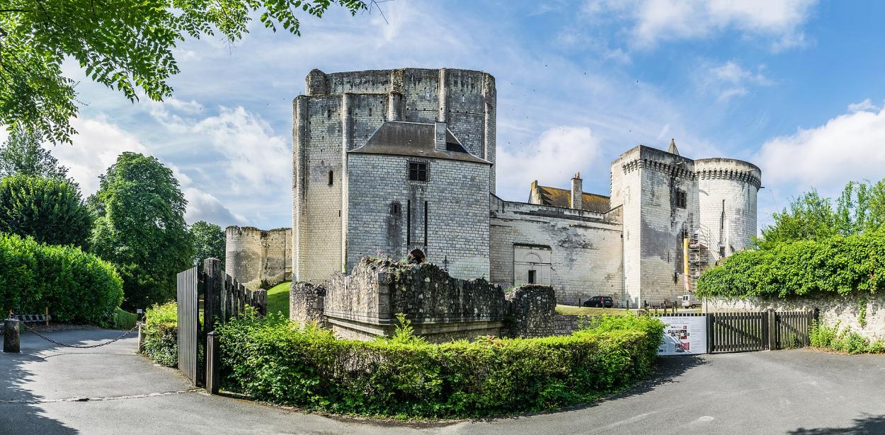 Vue du château de Loches, accessible en TAXI ou VTC Allo!Taxi'Cab