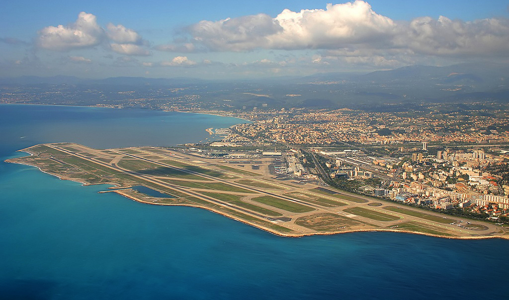 Photo de l'aéroport de Nice Côte d'Azur, accessible en TAXI ou VTC Allo!Taxi'Cab