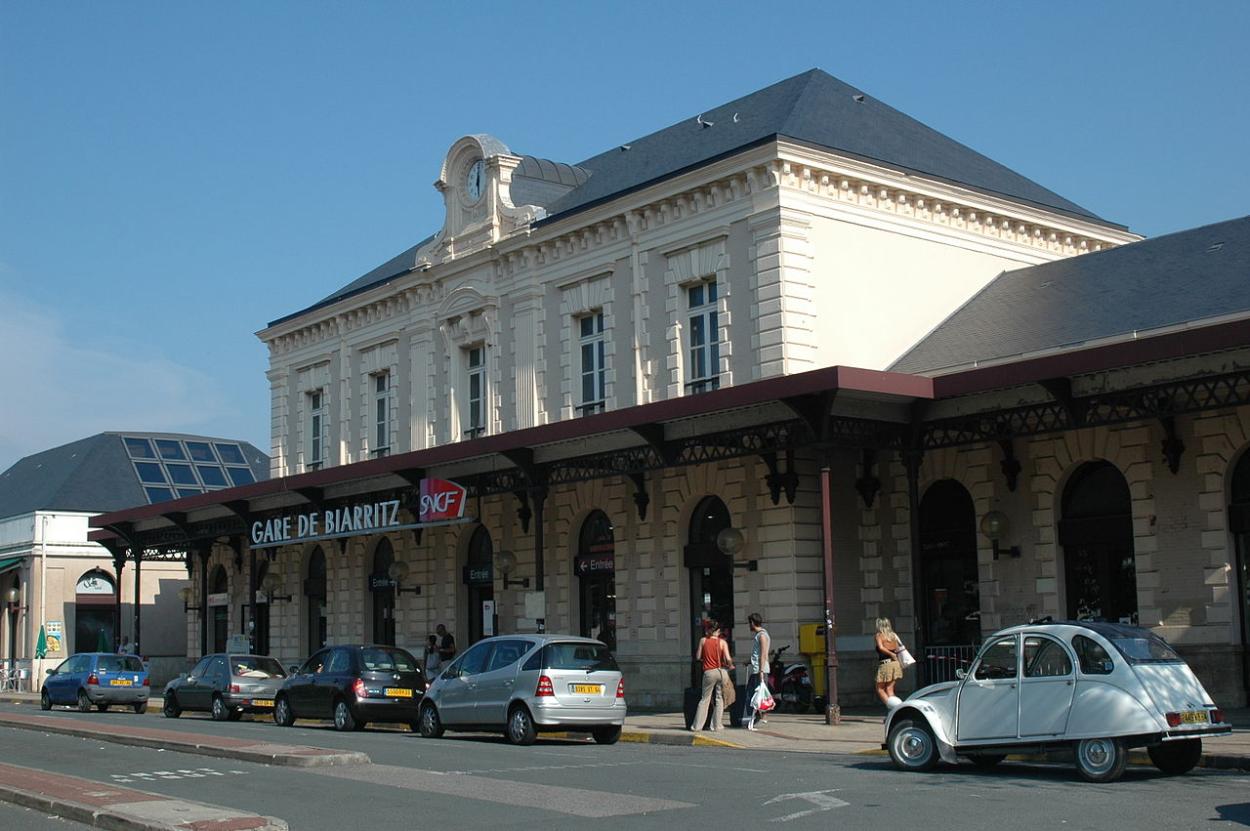 Photo de la gare SNCF de Biarritz, accessible en TAXI ou VTC sur ALLO ! TAXI'CAB