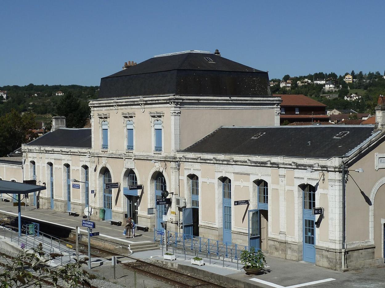 Photo de la gare SNCF de Villefranche de Rouergue, accessible en TAXI ou VTC Allo!Taxi'Cab