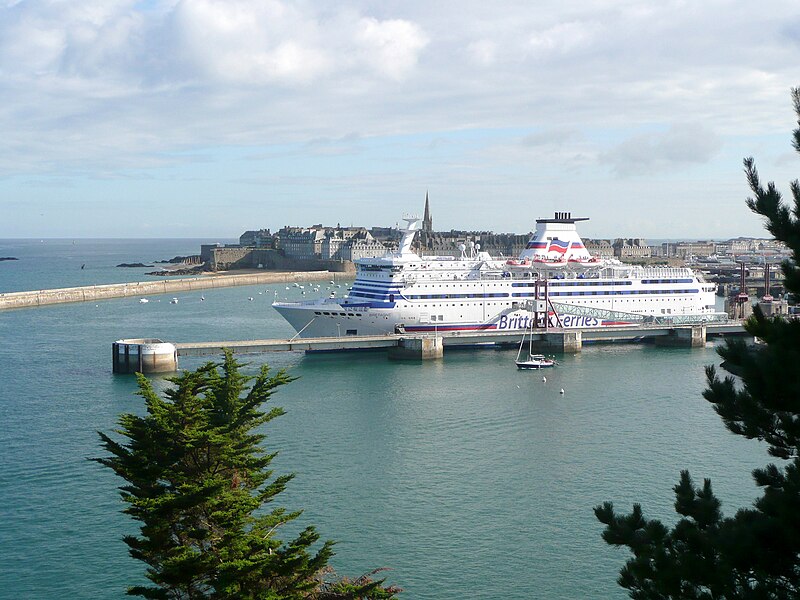 Vue de la Gare maritime de Saint-Malo, accessible en TAXI ou VTC