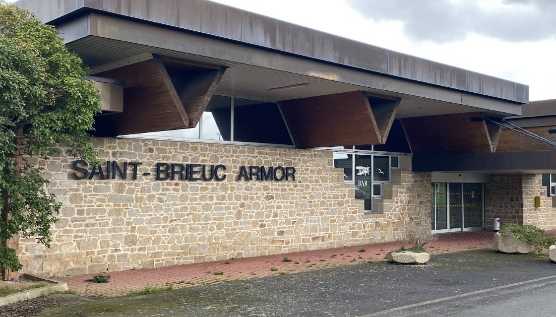 Vue de l'aéroport de Saint-Brieuc desservi par les Taxi et VTC d'Allo!Taxi'cab