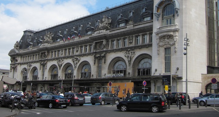 Vue facade Gare de Lyon à Paris 75, accessible en TAXI ou VTC Allo!Taxi'Cab